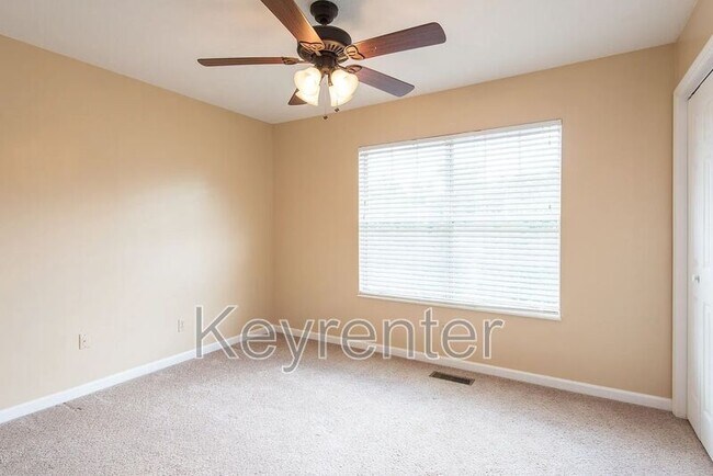 Building Photo - 5928 Rolling Ridge Dr