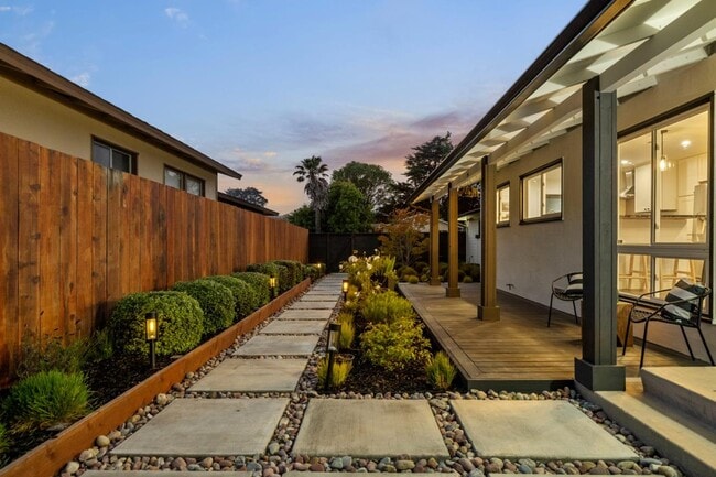 Building Photo - 2501 Fleetwood Dr