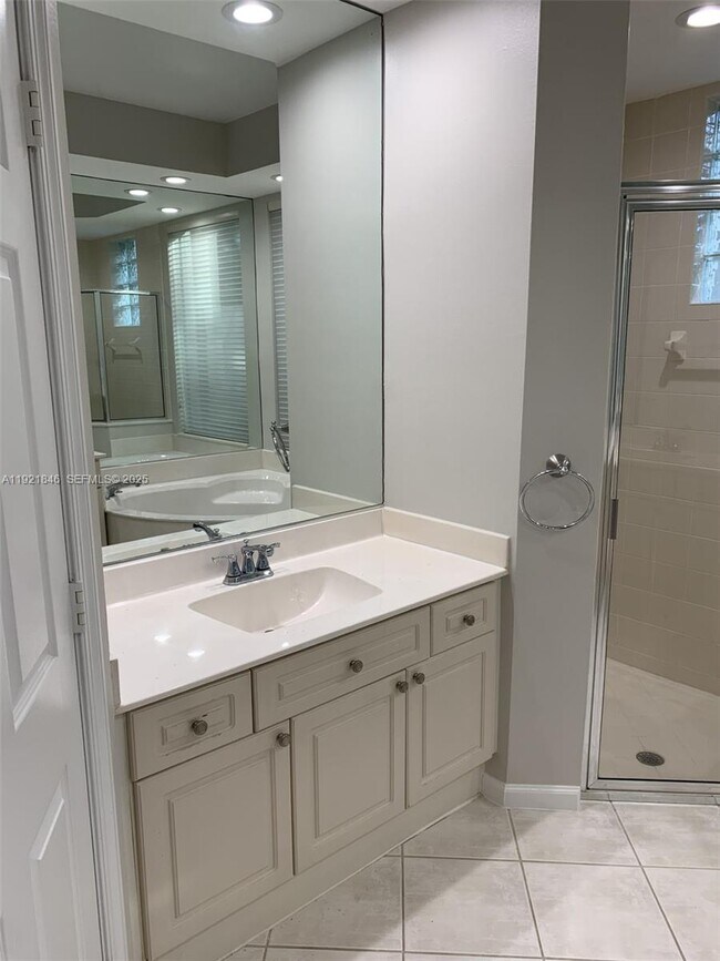 Building Photo - 2518 Bay Pointe Ct