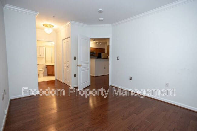 Building Photo - 2204 Westcourt Ln