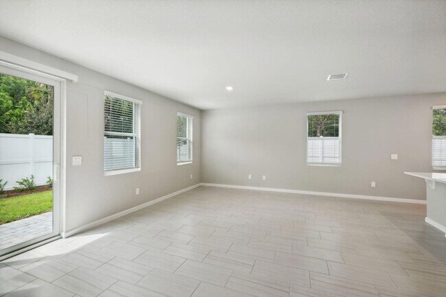 Building Photo - 423 Salisbury Cir