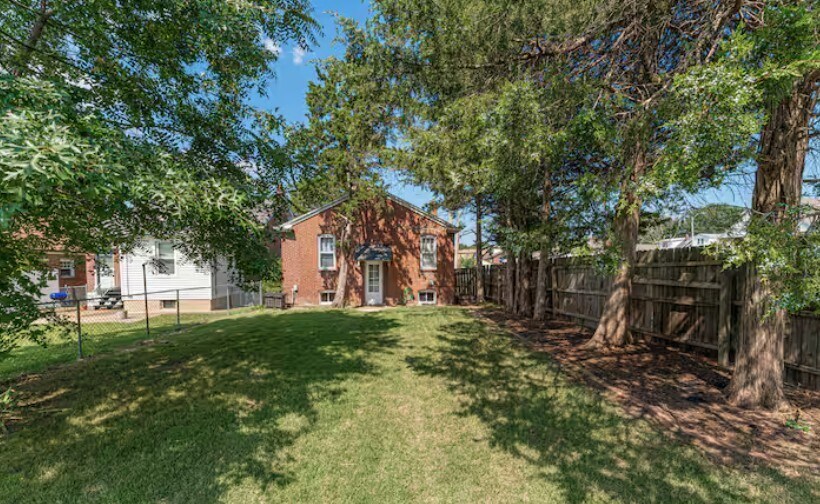 Building Photo - 4316 Tyrolean Ave