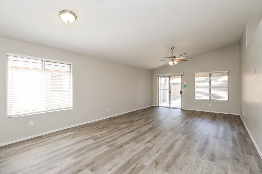 Building Photo - 10944 E Delta Ave