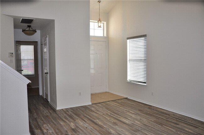 Building Photo - 127 Anderson St