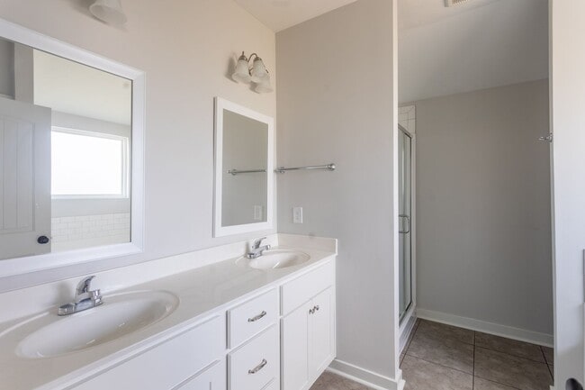 Building Photo - Welcome to Summerton Village!  Ask us about our 1 month of FREE RENT!!