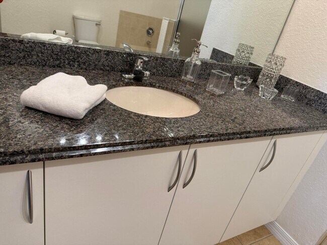 Building Photo - 156 SW Peacock Blvd