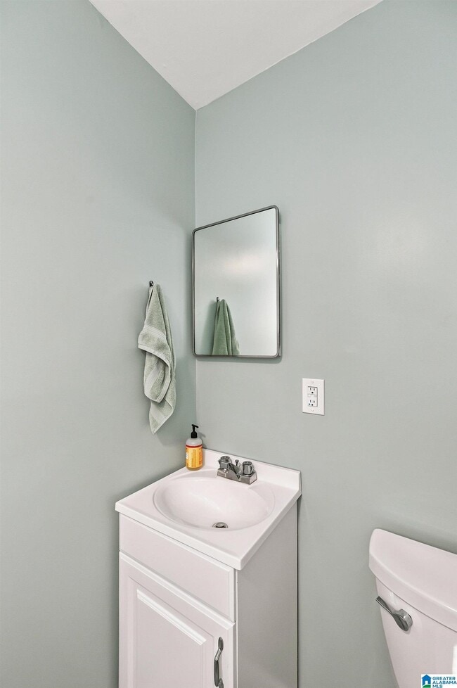 Building Photo - 2344 Queensview Rd