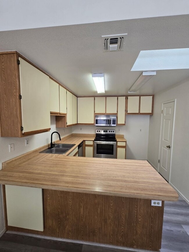 Building Photo - 1275 Alicia Cir