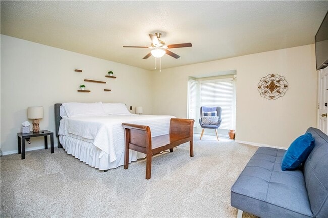 Building Photo - 107 NW Winfield Ln