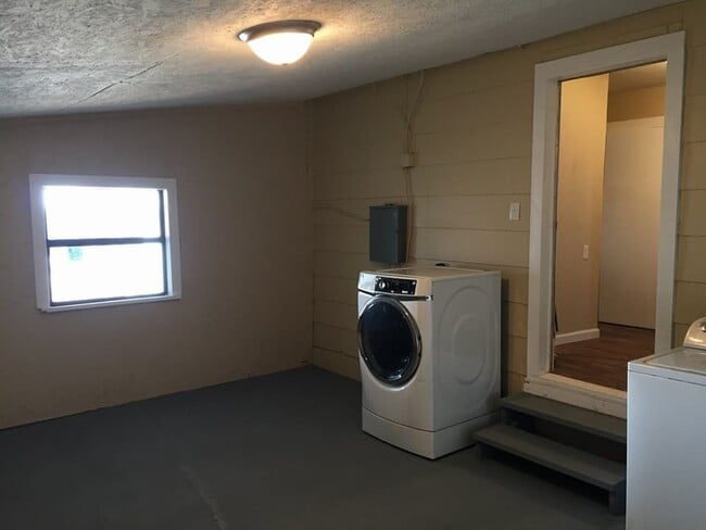 Building Photo - Cute 1 bedroom +office with 1 bath house in Washington County