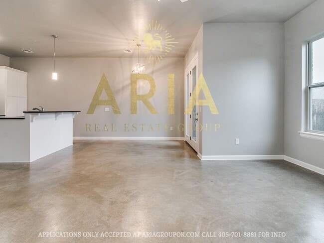 Building Photo - West Norman Urban Contemporary 3 Bed/2.5 Bath West Main Lofts Townhome Available Now!