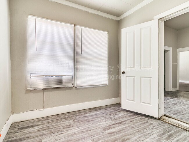 Building Photo - 1740 NW 11th St