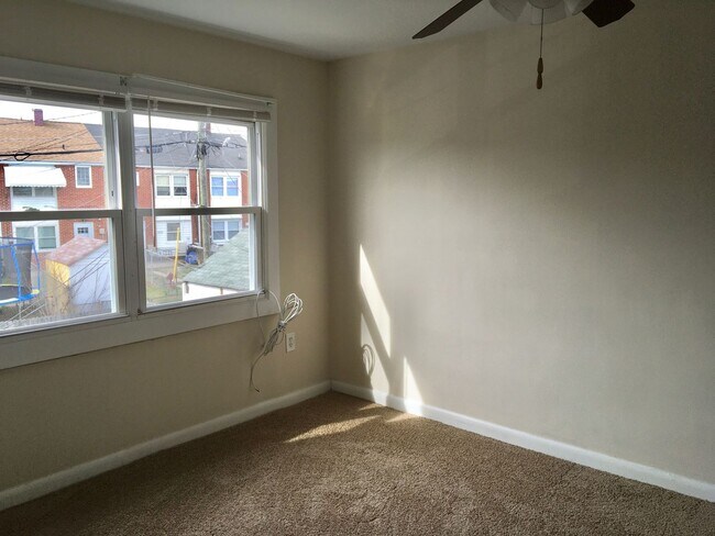 Building Photo - Charming 3 Bedroom/1 Bathroom Townhome in Dundalk, MD!