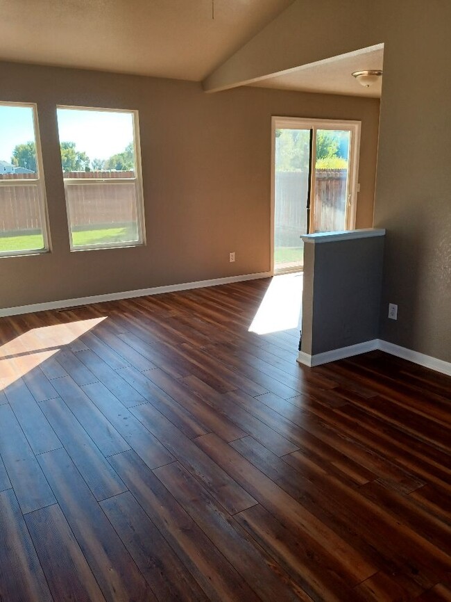 Building Photo - 3200 Rock Point Ct