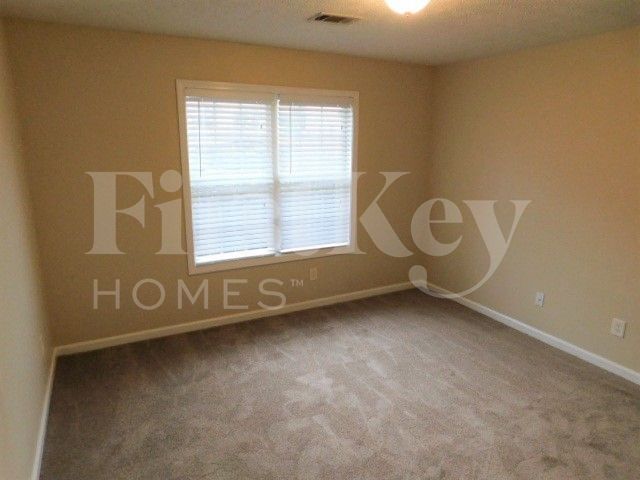 Building Photo - 830 James Ridge Dr