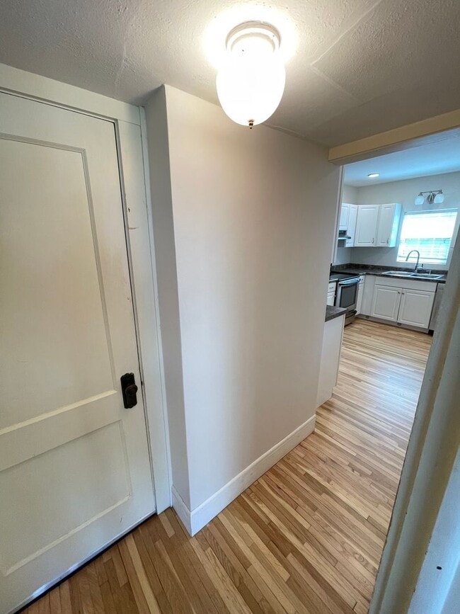 Building Photo - Available Sept 6! - Beautiful 4 Bed 3 Bath