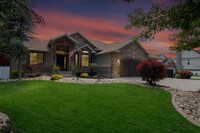 Building Photo - Beautiful 5 Bedroom House Available in Sou...