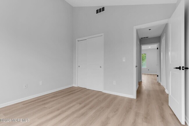 Building Photo - 190 Spruce St