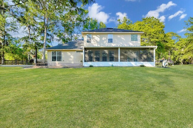 Building Photo - Richmond Hill Beauty: 4-Bedroom Home with Stunning Lagoon Views!