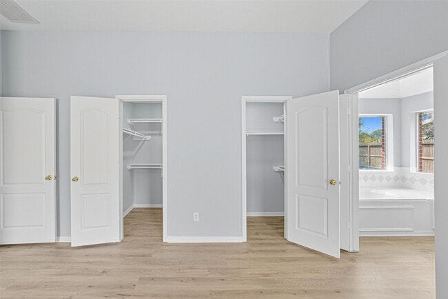 Building Photo - 9431 Tarton Way Ct