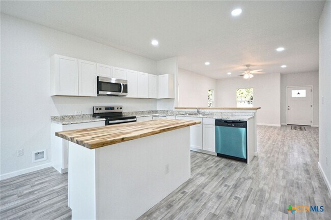 Building Photo - 1234 Clearcreek Dr