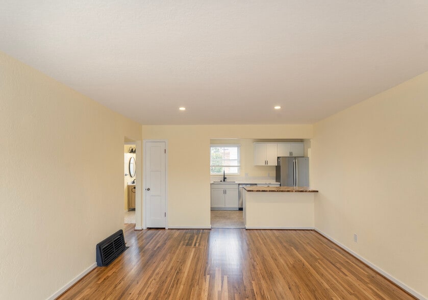 Building Photo - 230 Gibson Ave