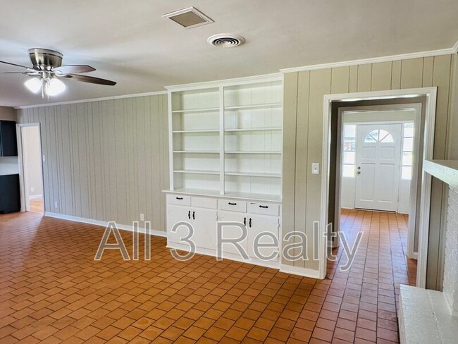 Building Photo - 2804 Sumter Ave