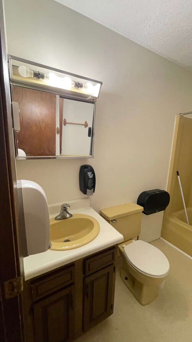 Building Photo - Benner Street Apartments