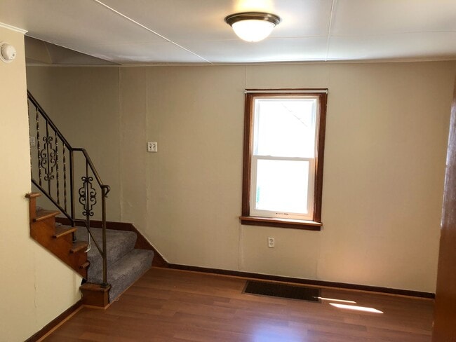 Building Photo - 2 Bed / 1 Bath Single Family Home for Rent...