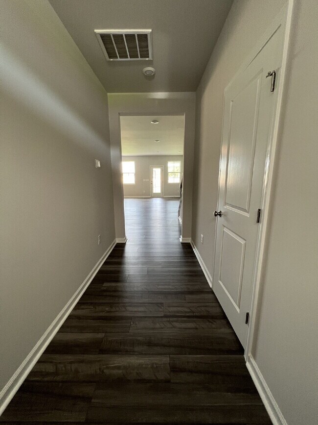 Building Photo - Lennar 3 bedroom townhouse with luxury vinyl plank floor in Ellis walk community