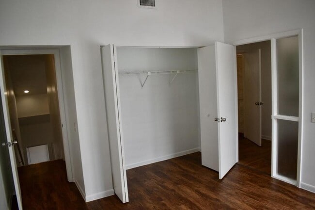 Building Photo - 5252 SW 21st Pl