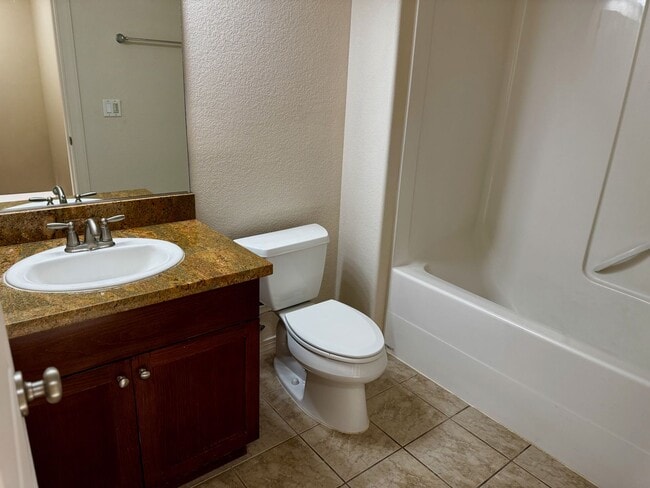 Building Photo - Spacious 3-4 Bedroom Home with Low Mainten...
