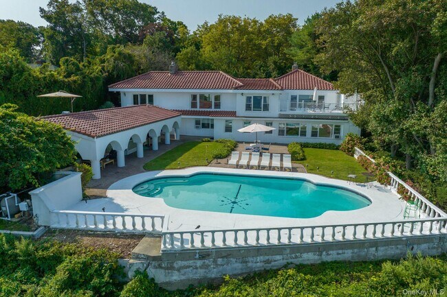 Building Photo - 10 Beach Hill Dr