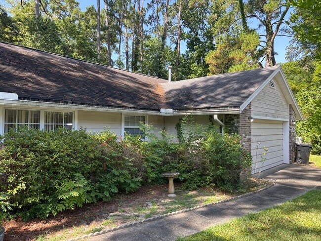 Building Photo - AVAILABLE FALL 2026!!! BEAUTIFUL 3 BEDROOM HOME