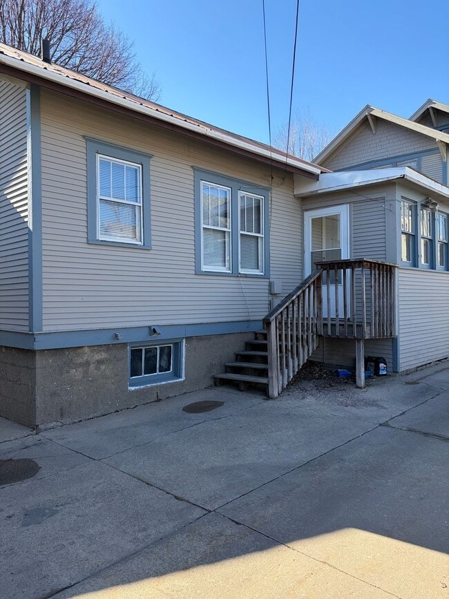 Building Photo - 918 S 1st Ave