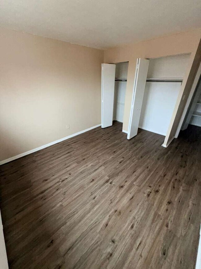 Building Photo - 14835 Euclid Ave