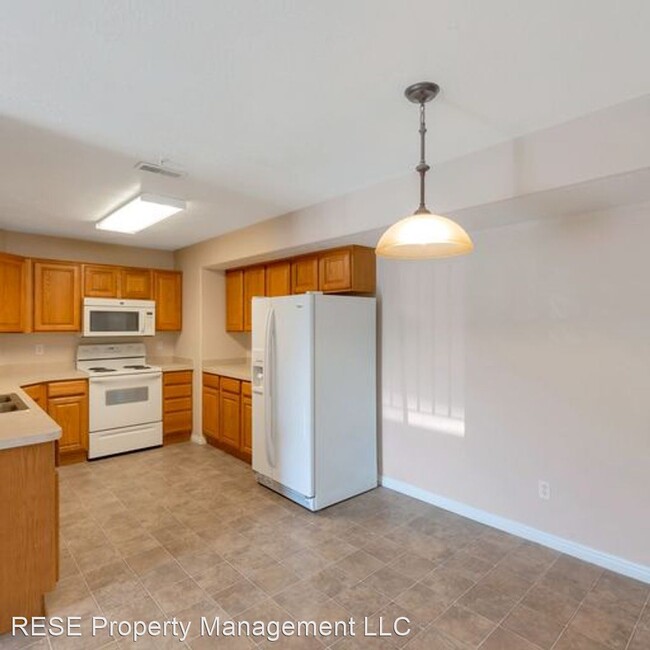 Building Photo - 3 br, 2 bath House - 3397 E Ridge Rd #8