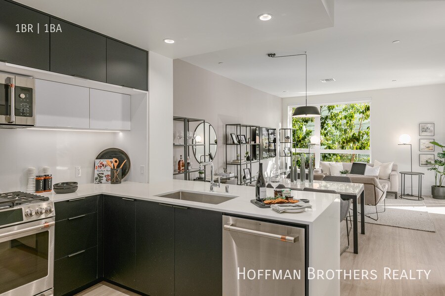 Building Photo - 200 N Toluca St