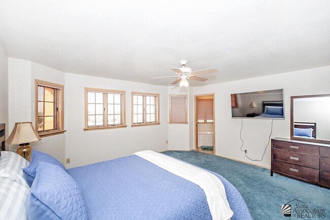Building Photo - 2120 S 14th Ave