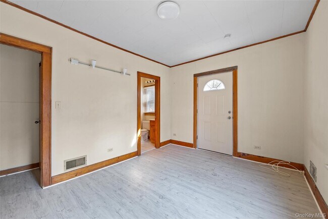 Building Photo - 443 Sackett Lake Rd