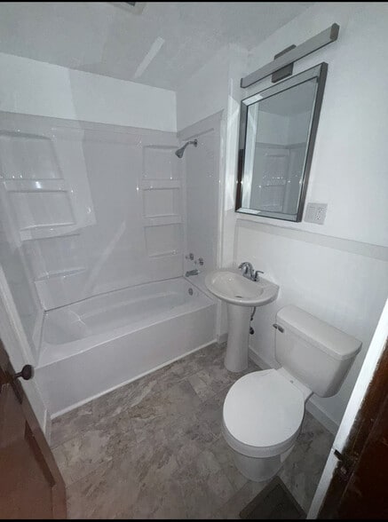 Building Photo - 317 N High St