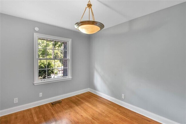 Building Photo - 1857 Fern Creek Ln NE