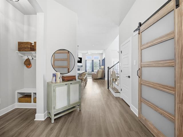 Building Photo - 2325 Offerande Dr