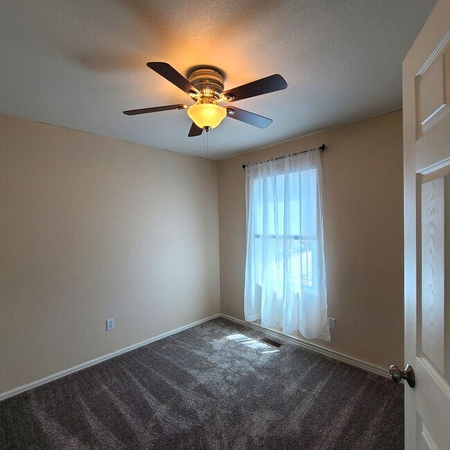 Building Photo - 6316 Riverdale Dr
