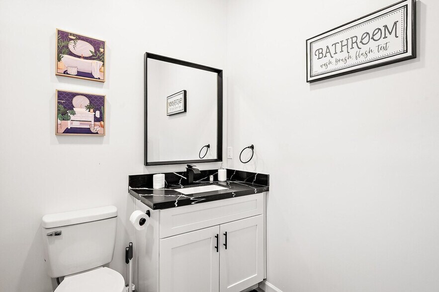 Building Photo - 5233 N 23rd Ave