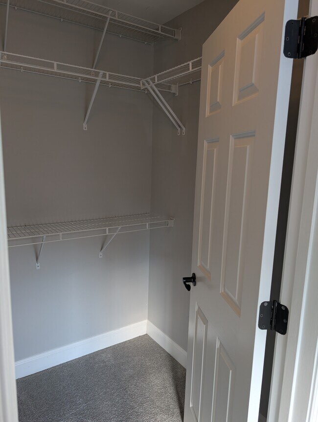 Building Photo - 6 Maxim Ct