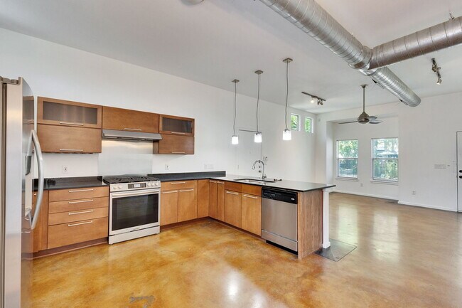 Building Photo - 3808 Menchaca Rd