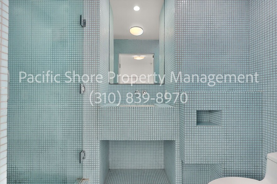 Building Photo - 545 1/2 Rose Ave