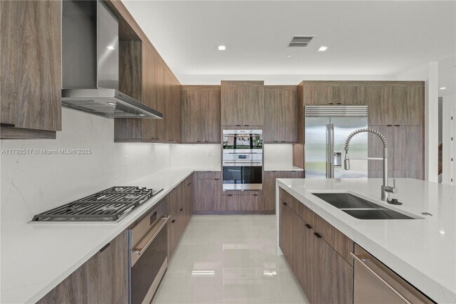 Building Photo - 12865 Wingspan Ct