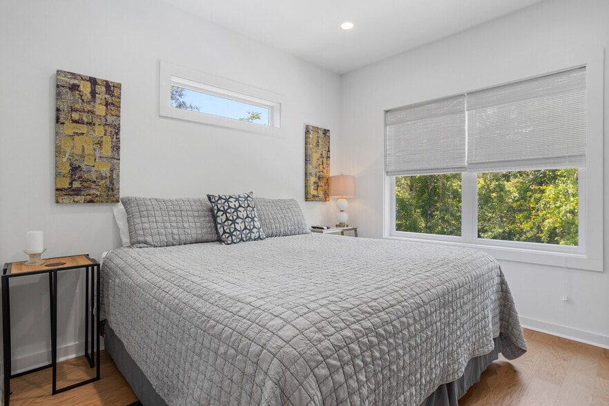 Building Photo - 111 Eleanor Ave